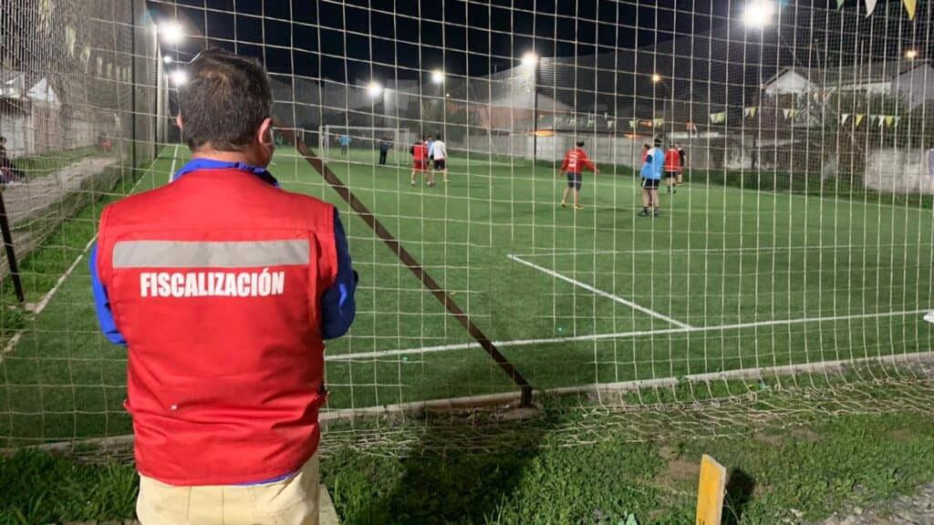Fiscalizadores revisaron normativas sanitarias en recintos deportivos en Curicó
