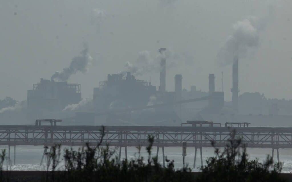 El 1% más rico de la población emitió el doble de emisiones de CO2 que el 50% más pobre