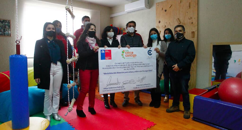 Municipio de Curicó firmó convenio para ampliar atención de salud a menores con discapacidad