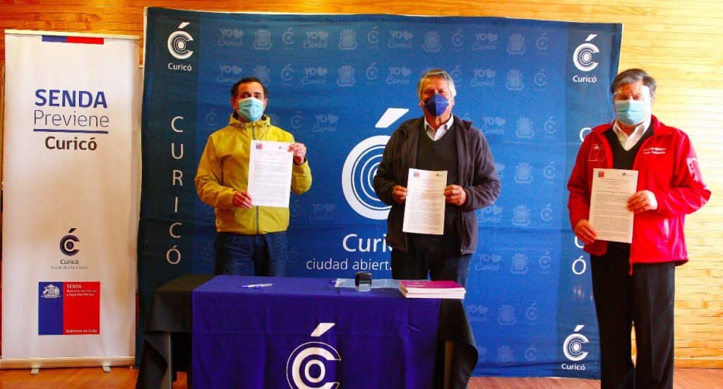 Municipio de Curicó y SENDA trabajarán en prevención con empleados de empresa local