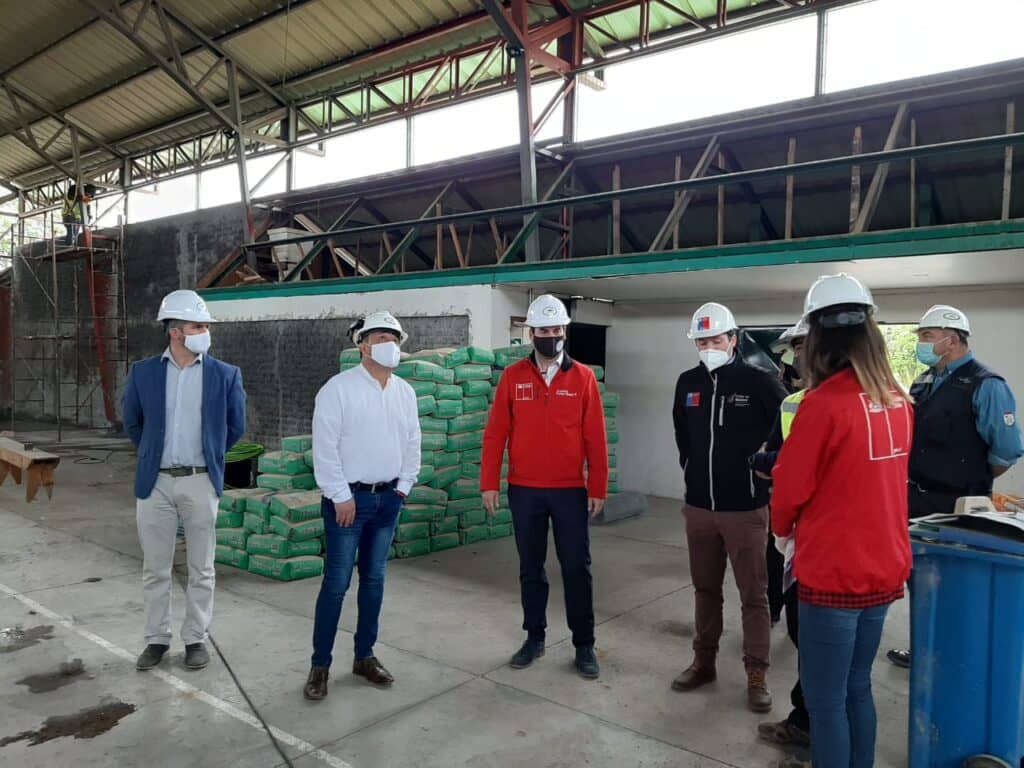 Subdere y Seremi de Deportes visitaron obras en recintos deportivos de Sagrada Familia