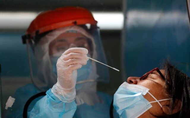 Funcionarios de la salud municipal de Curicó están en paro indefinido