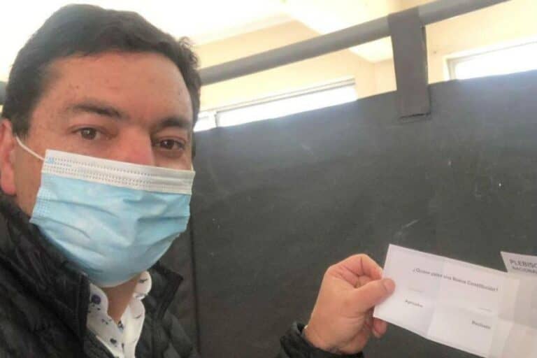 Diputado UDI Juan Manuel Fuenzalida fotografió su voto y lo subió a Instagram