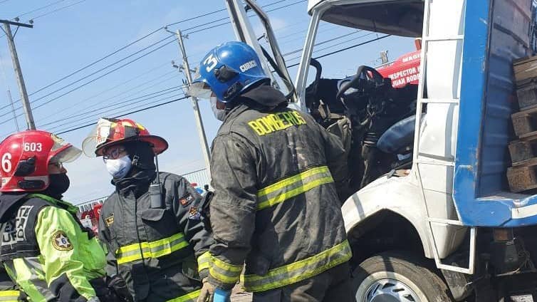 Una víctima fatal deja colisión de camiones en ruta 5 sur frente a Curicó