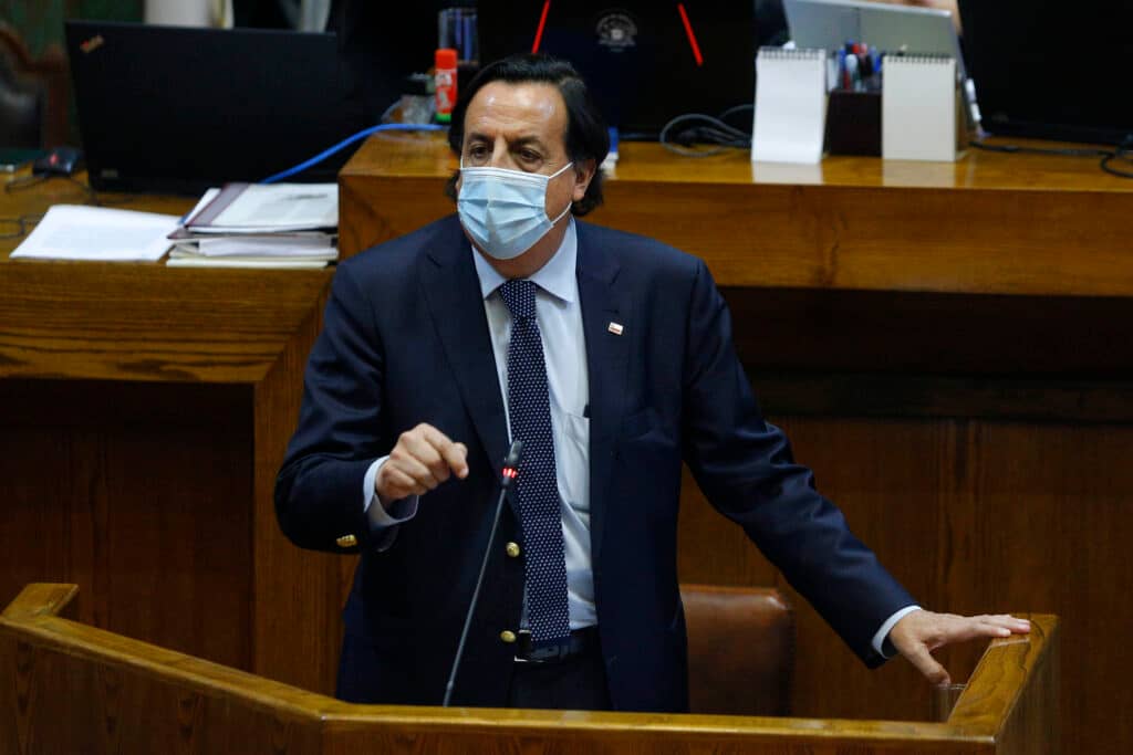 Cámara de Diputados aprueba acusación contra ministro del Interior, Víctor Perez: quedó suspendido de su cargo