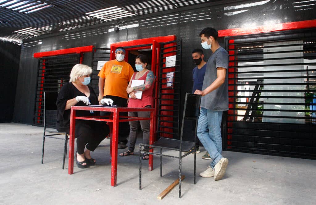 Oficina de Turismo de Curicó capacitó a locatarios por reapertura de comercio gastronómico