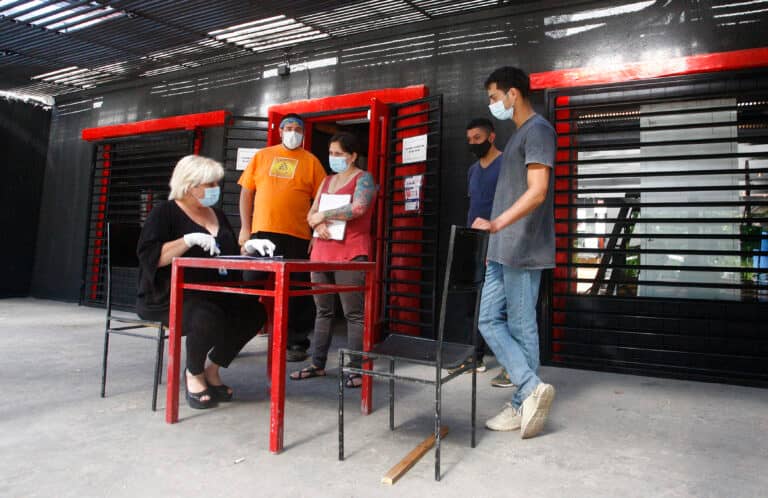 Oficina de Turismo de Curicó capacitó a locatarios por reapertura de comercio gastronómico