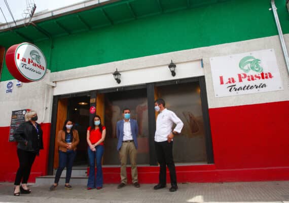 Restaurantes de Curicó preparan instalación de terrazas anticipando paso a Fase 3