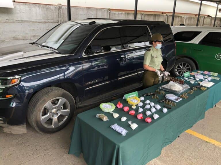 Carabineros halló armas de fuego y drogas fueron descubiertas en población Santa Lucía de Curicó