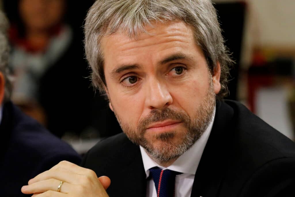 Blumel confirmó ante Fiscalía que Gobierno solicitó a Carabineros aumentar su personal y vehículos represivos durante el Estallido