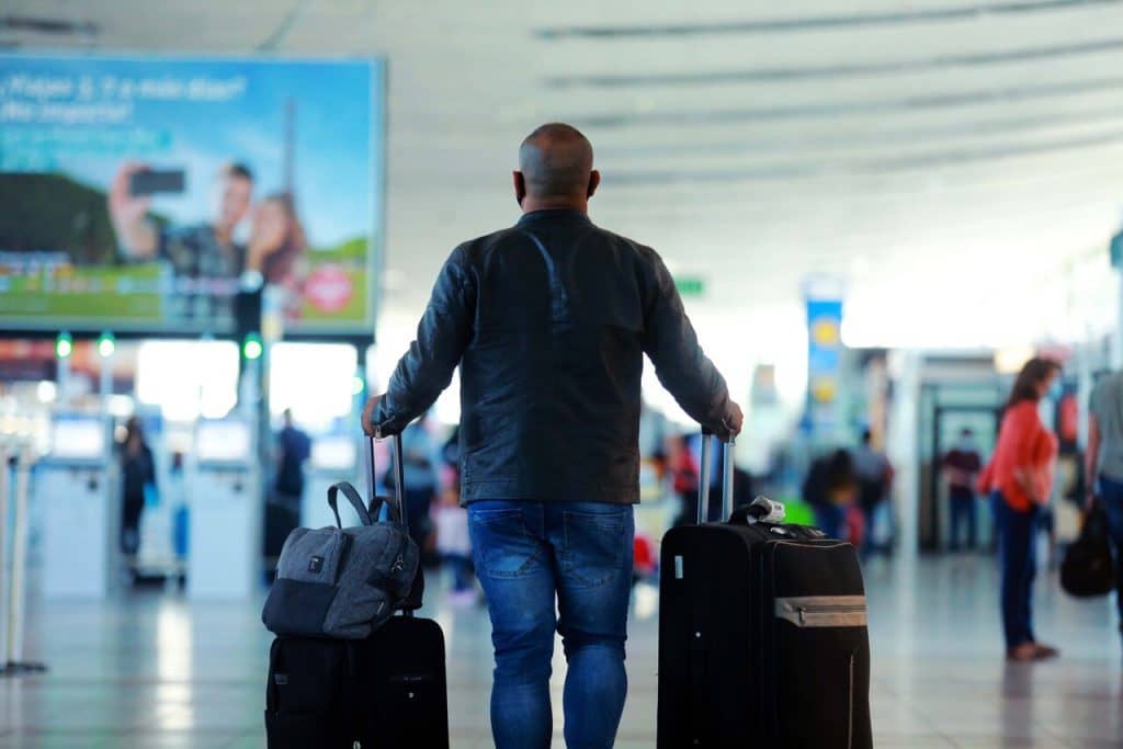 Confirman contagio de curicano en vuelo que trajo nueva cepa de COVID-19