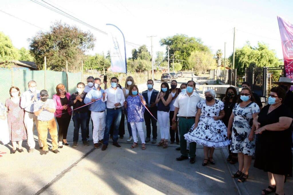Municipio de Curicó y vecinos inauguraron pavimentación en callejón El Sauce de sector La Obra