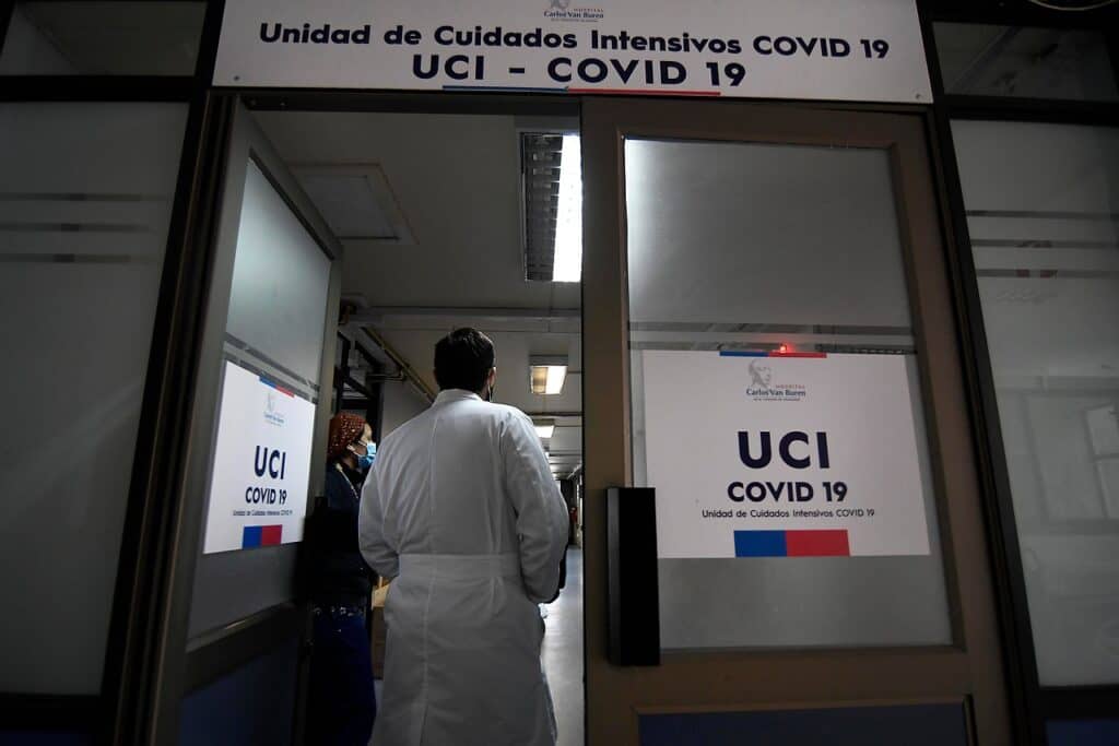Informe ICOVID: Ocupación de camas UCI alcanza niveles críticos en 4 regiones del país