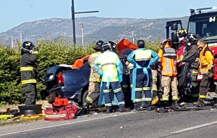 Familiares y amigos despiden a fallecidos en accidente de tránsito de camino a Rauco