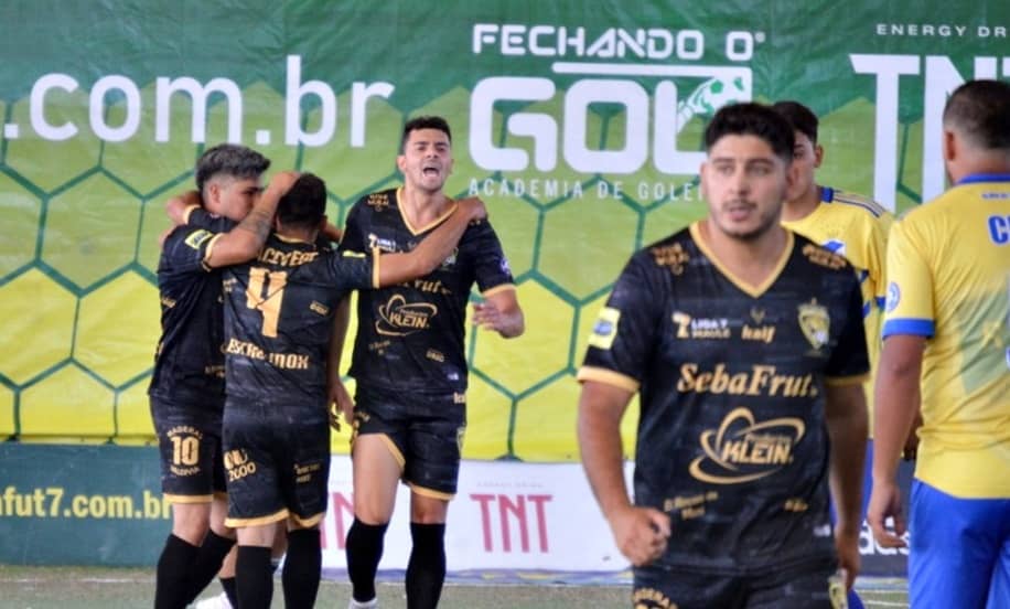 Los Fecha Libre comienzan goleando con tripleta de Matías Venegas