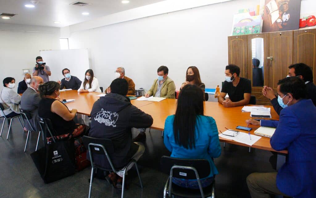 Familias del conjunto habitacional “Las Vertientes de Curicó” se reunieron con el Serviu para conocer avances del proyecto