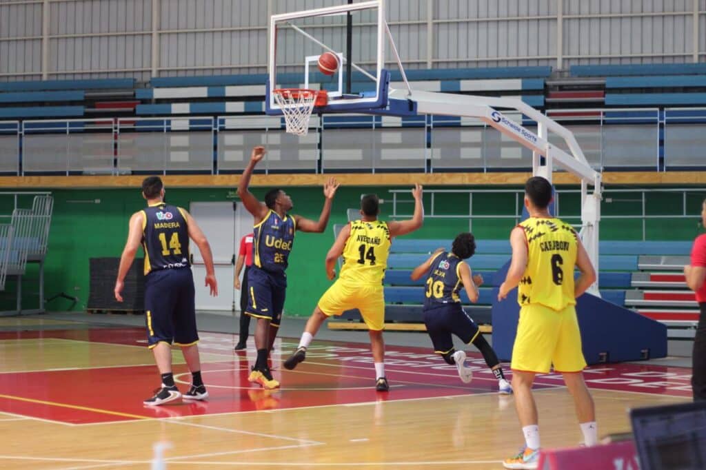 Copa Chile: Español cae en el regreso del básquetbol nacional