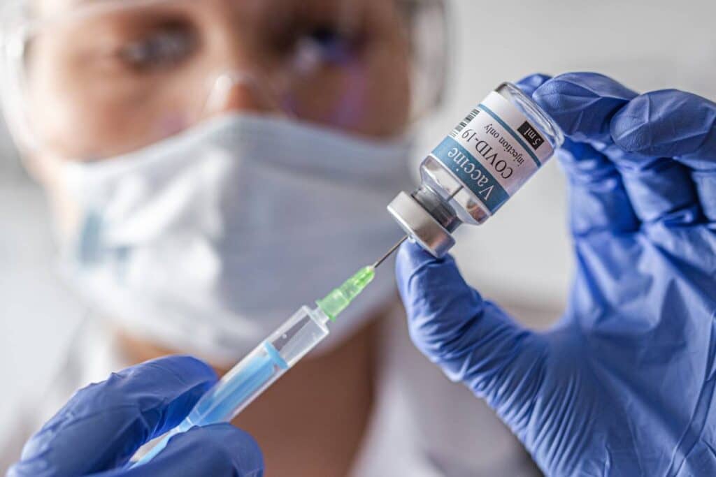 ISP evalúa solicitud para importar vacuna de AztraZeneca y la Universidad de Oxford