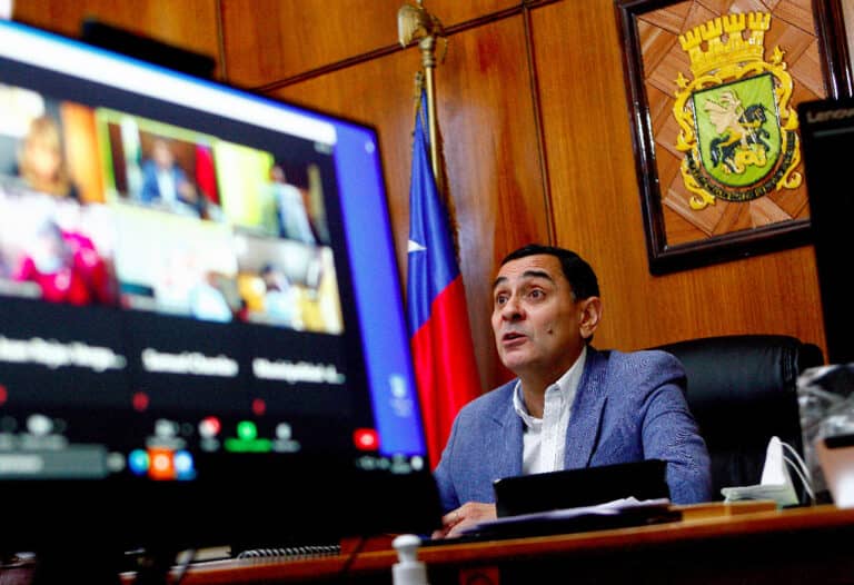 Javier Muñoz renuncia a la alcaldía de Curicó para postular al Congreso Nacional