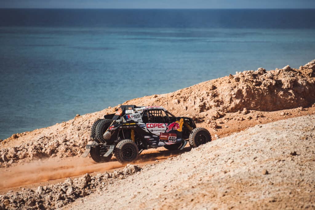 Chaleco López vuelve al primer lugar en Vehículos Ligeros en el Dakar