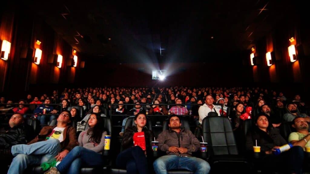 Ministerio de Cultura confirma la reapertura de cines y teatros en Fase 3