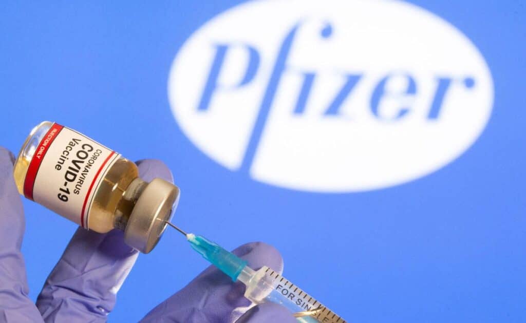 Pfizer presentará antecedentes al ISP para la autorización de uso en menores entre 12 y 15 años