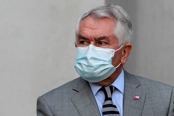 Ministro Paris informó suspensión de la segunda dosis de AstraZeneca a menores de 45 años