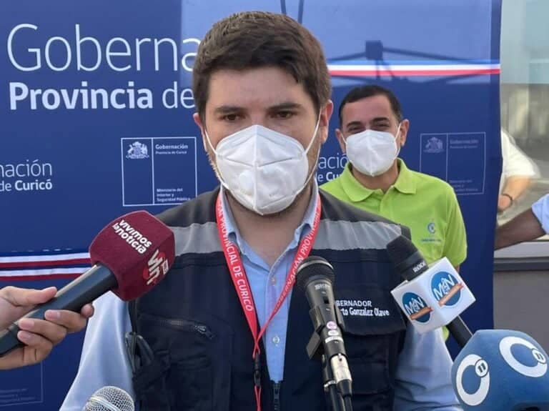 Gobernador de Curicó llamó a respetar calendario de vacunación contra el virus Covid-19