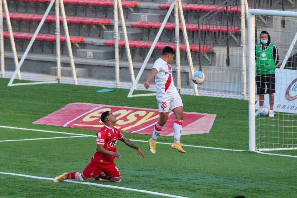 Curicó Unido triunfa ante Unión La Calera y mantiene la ilusión de la Sudamericana