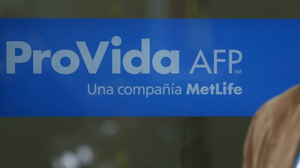 Madre acusa a AFP Provida de llevar cinco meses sin traspasar retención por deuda de alimentos