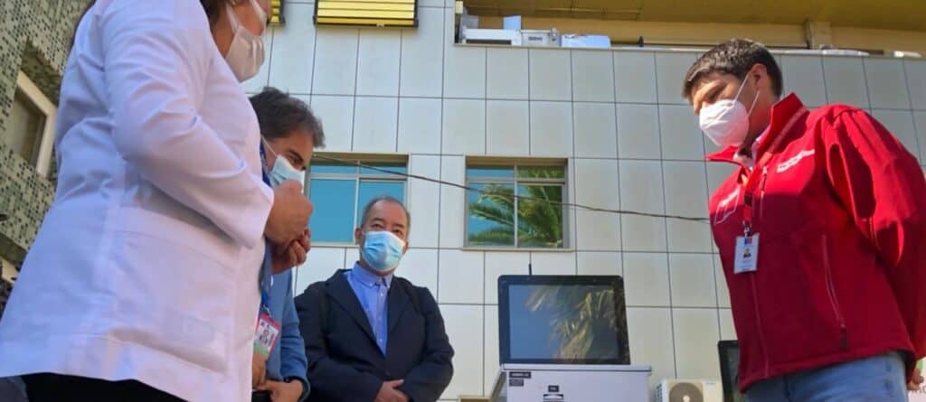 Entregan dos ventiladores mecánicos no invasivos al Hospital de Curicó