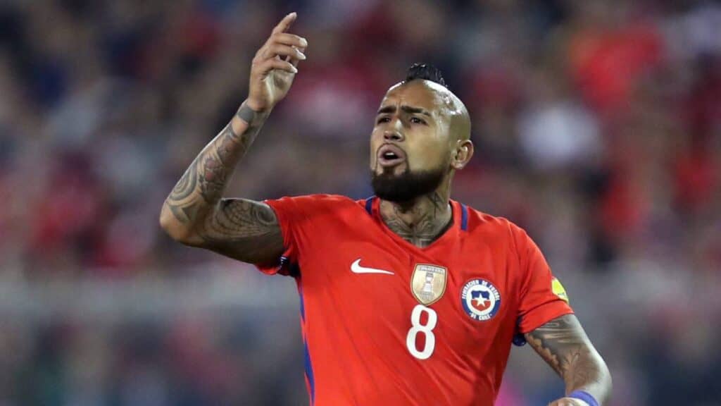 Arturo Vidal hospitalizado por COVID-19