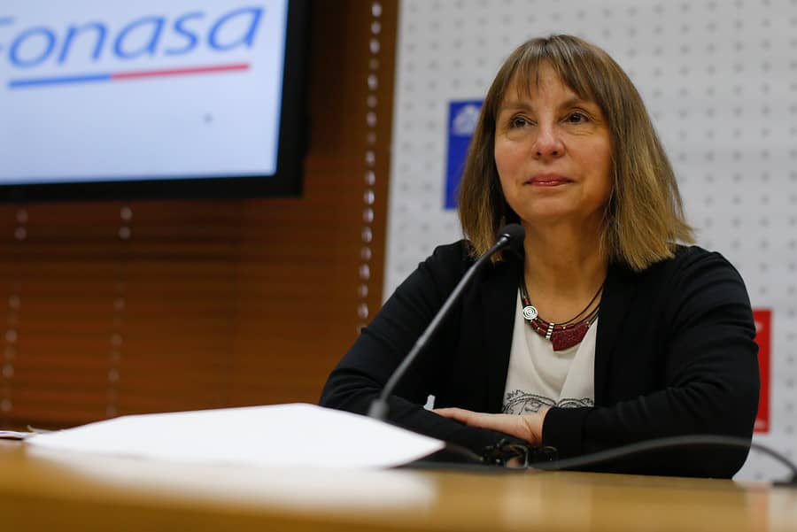 Asesora de la OMS señaló que "es menos riesgoso votar que hacer la cola en el mall"
