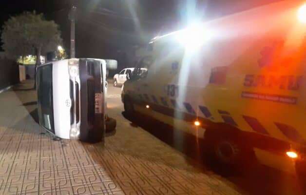 Conductor causó colisión con volcamiento en el centro de Curicó y se dio a la fuga