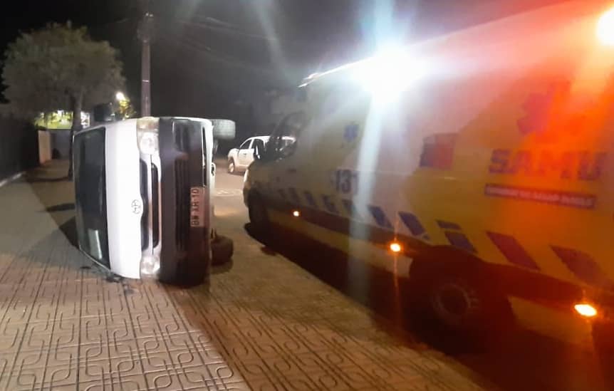 Conductor causó colisión con volcamiento en el centro de Curicó y se dio a la fuga