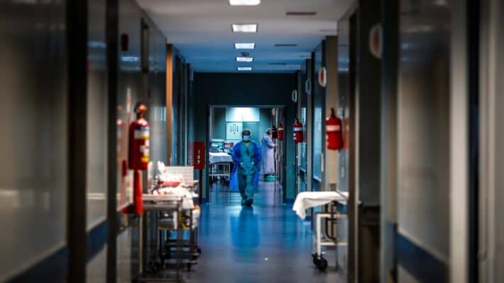 Cámara aprobó en general proyecto que otorga beneficios laborales al personal de la salud