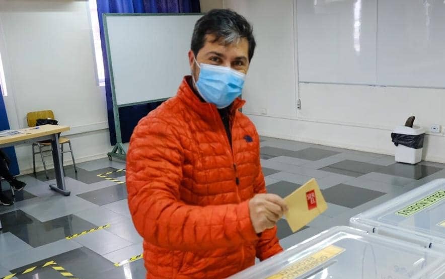 Diputado Hugo Rey respaldó iniciativa para reponer voto obligatorio