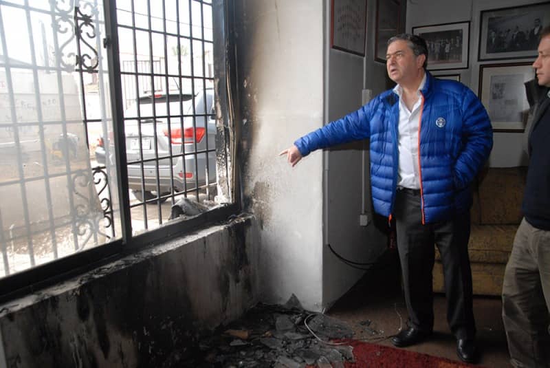 Dos sujetos fueron condenados por ataques a sede del senador Juan Antonio Coloma en Talca