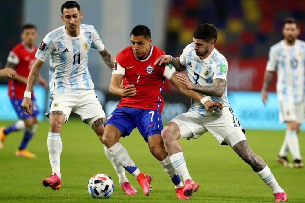 Chile consiguió un buen empate ante Argentina como visitante