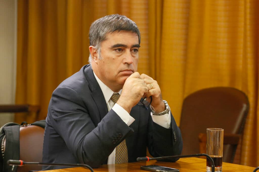 Mario Desbordes se declaró en "reflexión" tras perder las elecciones internas de RN
