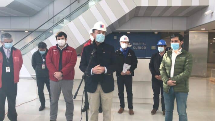 Ministro de Obras Públicas visitó nuevo Hospital de Curicó y aseguró que podría abrir a fines de octubre