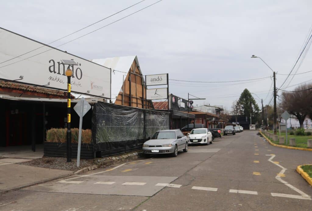 Municipio de Curicó fijó acciones para reactivar el comercio con locatarios de Av. España