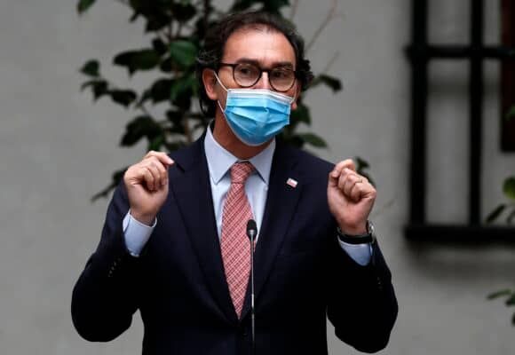 Gobierno estudia fórmulas para mantener colegios abiertos en Cuarentena