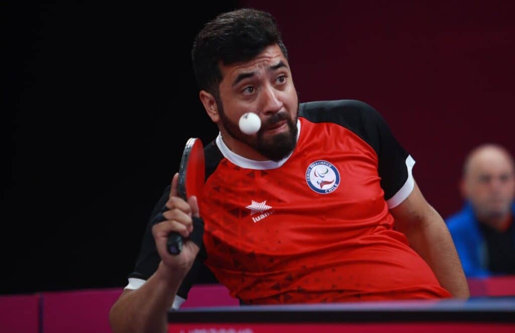 Tenimesista paralímpico Luis Flores logró dos medallas de oro en el Open de Ostrava