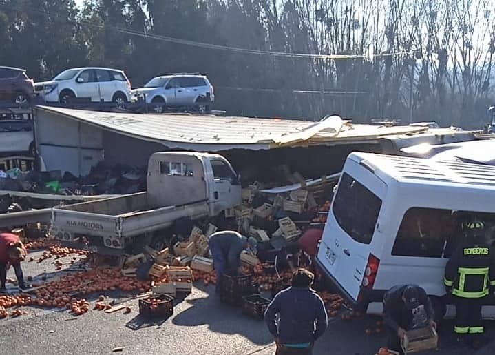 Cuatro personas lesionadas tras colisión múltiple en la Ruta 5 frente a sector Monterilla de Teno