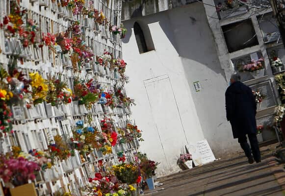 Cementerio municipal de Curicó atenderá en horario continuado durante semana santa