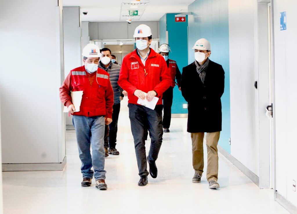 Ministerio de Obras Públicas inspeccionó obras pendientes del nuevo Hospital de Curicó