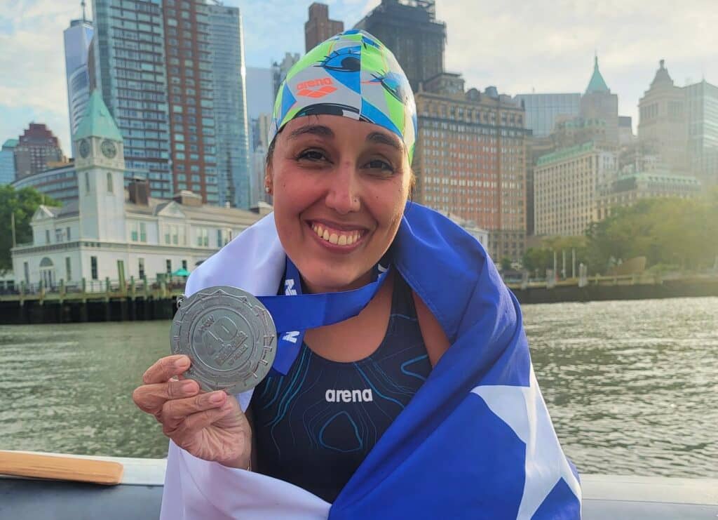 Bárbara Hernández es la primera latina en dar dos vueltas alrededor de Manhattan