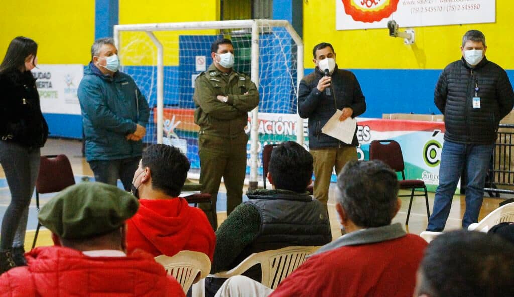 Municipio de Curicó y Carabineros coordinan acciones con comerciantes de calle Montt contra la delincuencia