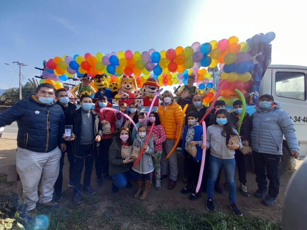 Municipio de Rauco celebró el Día del Niño y la Niña con caravana por sectores de la comuna